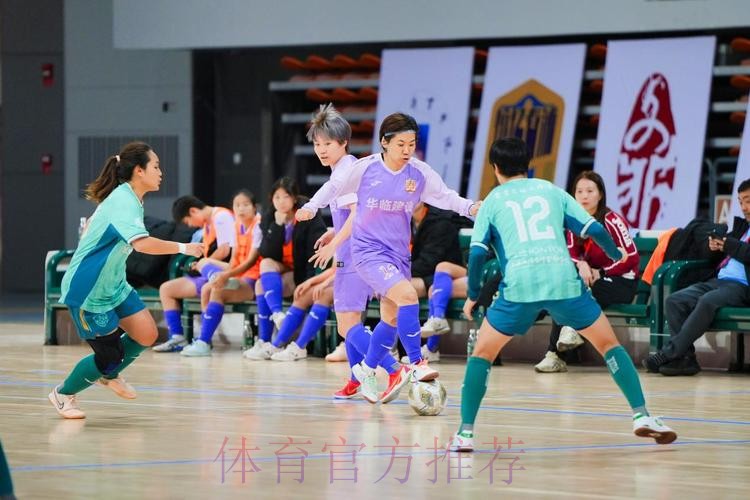 首度登顶 杭州临平乐茵斩获2025女五联赛冠军奖杯